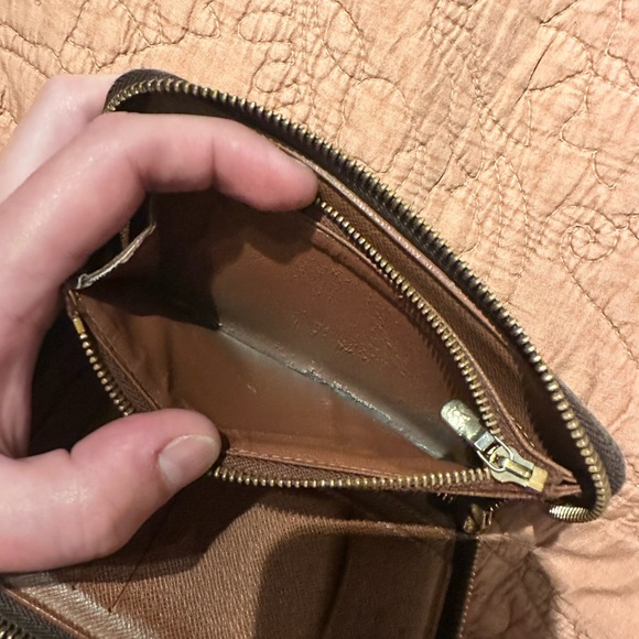 SOLD — RARE LV Louis Vuitton Zippy Compact Wallet - Monogram - Picture 3 of 7